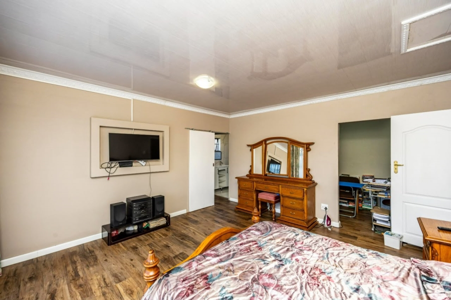 4 Bedroom Property for Sale in Beacon Bay Eastern Cape
